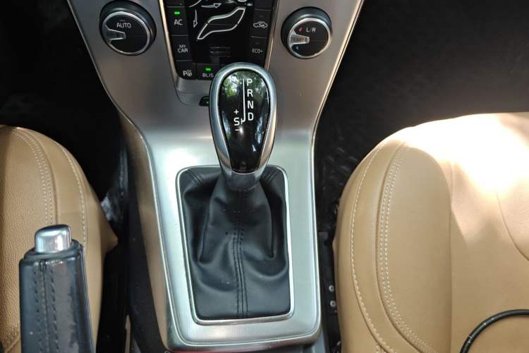 Used Volvo V40 2017 T3 Zhiya Edition Gear Lever