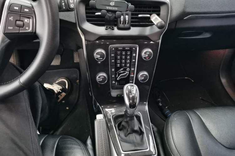 Used Volvo V40 2017 T3 Zhiyi Edition Gear Lever