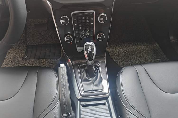 Used Volvo V40 2017 T3 Zhiyi Edition Gear Lever
