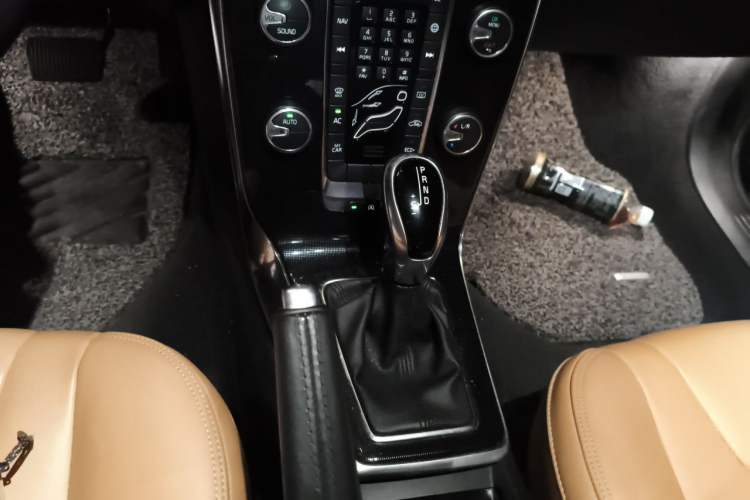 Used Volvo V40 2017 T3 Zhiyi Edition Gear Lever