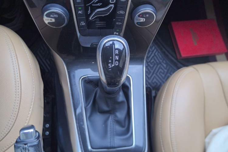 Used Volvo V40 2017 T3 Zhiyi Edition Gear Lever