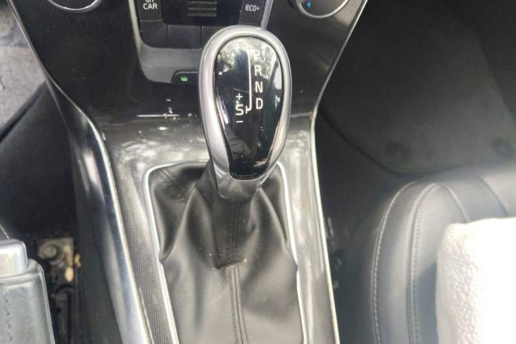 Used Volvo V40 2017 T3 Zhiyi Edition Gear Lever