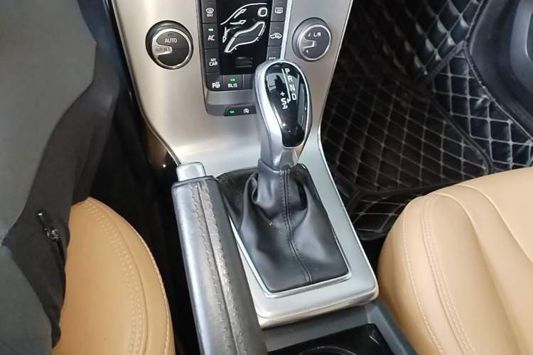 Used Volvo V40 2017 T3 Zhiya Edition Gear Lever