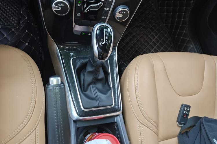 Used Volvo V40 2017 T3 Zhiyi Edition Gear Lever