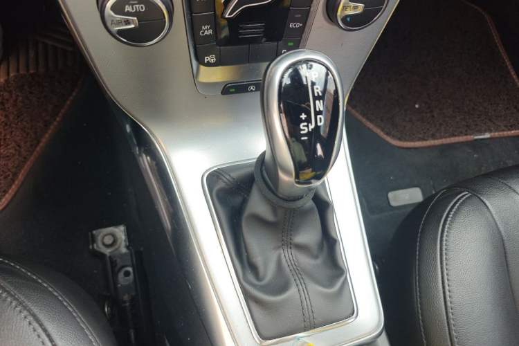 Used Volvo V40 2017 T3 Zhiya Edition Gear Lever