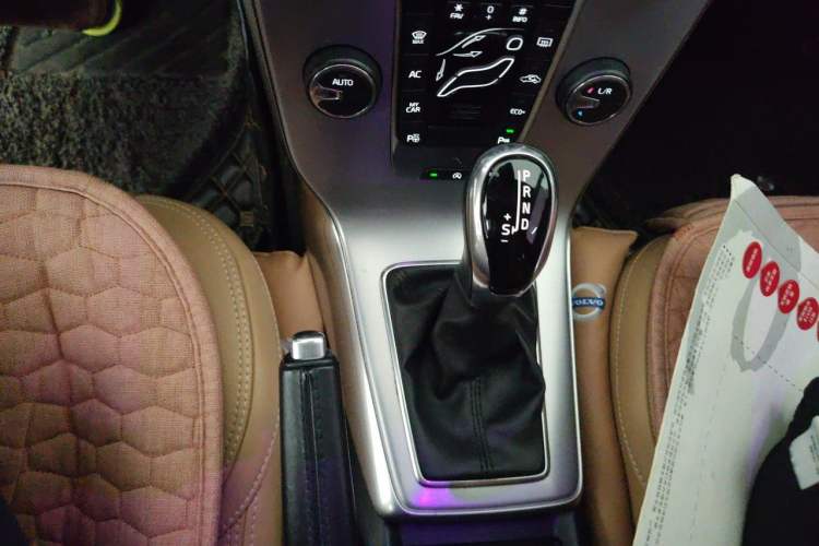 Used Volvo V40 2017 T3 Zhiya Edition Gear Lever