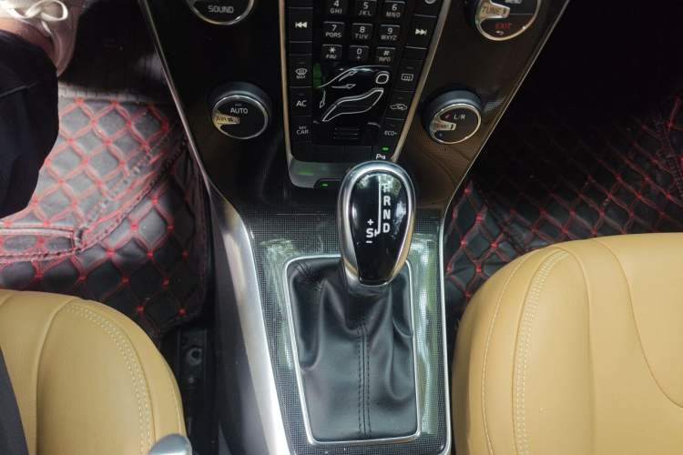Used Volvo V40 2017 T3 Zhiyi Edition Gear Lever
