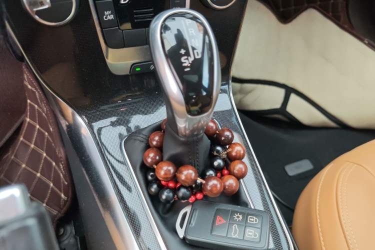 Used Volvo V40 2017 T3 Zhiyi Edition Gear Lever