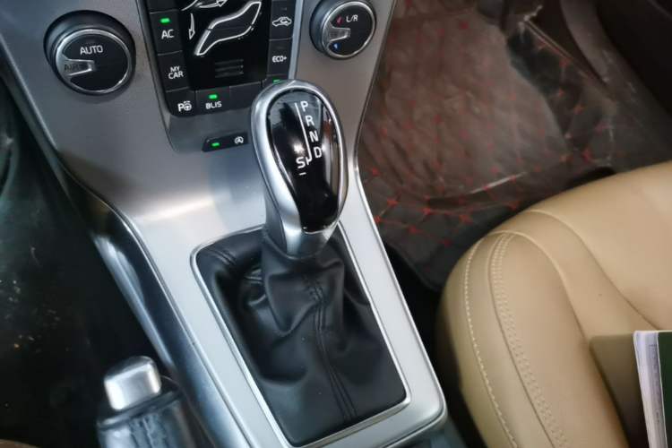 Used Volvo V40 2017 T3 Zhiya Edition Gear Lever