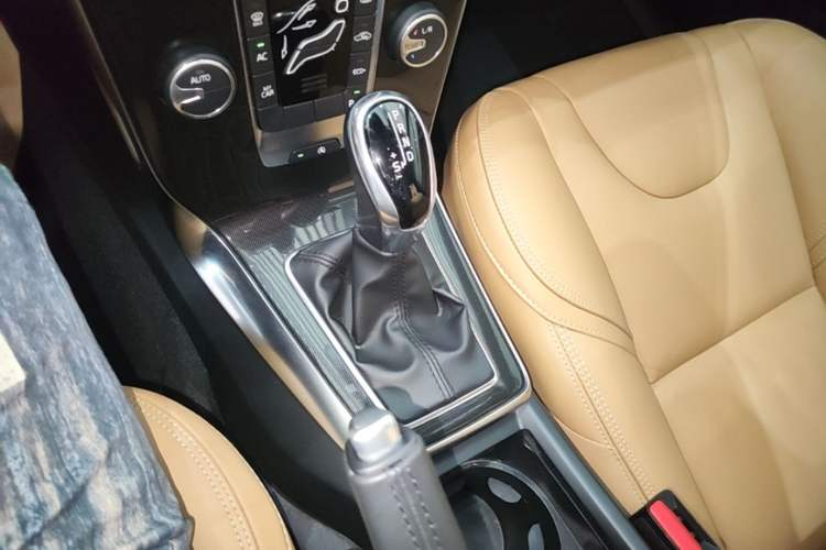 Used Volvo V40 2017 T3 Zhiyi Edition Gear Lever
