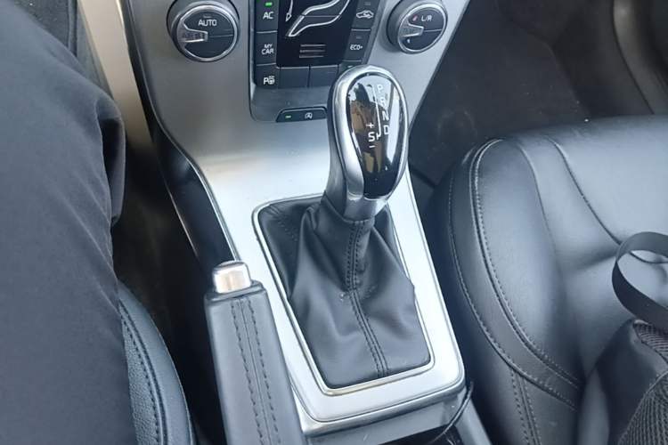 Used Volvo V40 2017 T3 Zhiya Edition Gear Lever