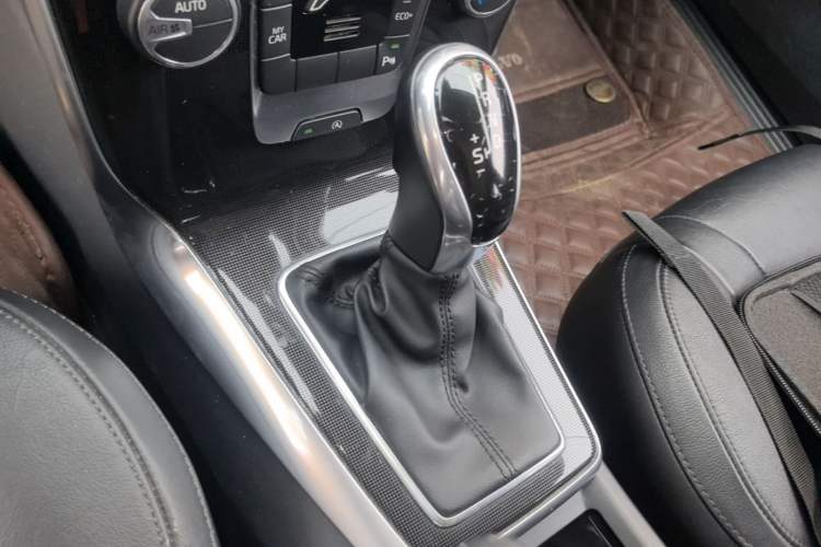 Used Volvo V40 2017 T3 Zhiyi Edition Gear Lever