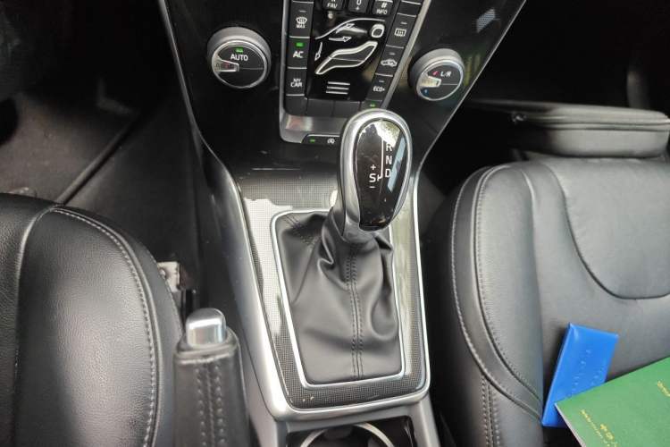 Used Volvo V40 2017 T3 Zhiyi Edition Gear Lever
