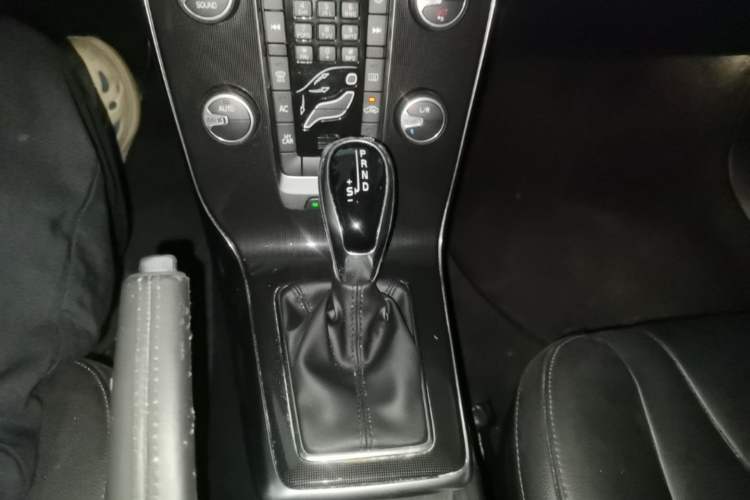 Used Volvo V40 2017 T3 Zhiyi Edition Gear Lever