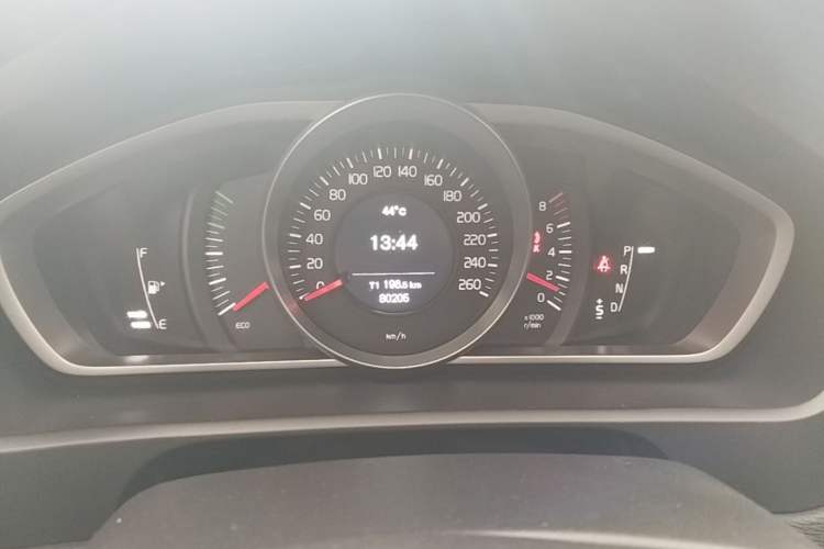 Used Volvo V40 2017 T3 Smart Edition Instrument Cluster