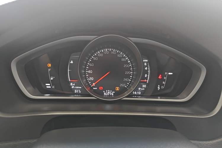 Used Volvo V40 2017 T3 Zhiyi Edition Instrument Cluster