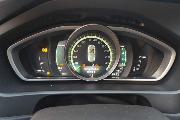 Used Volvo V40 2017 T4 Smart Luxury Edition Instrument Cluster