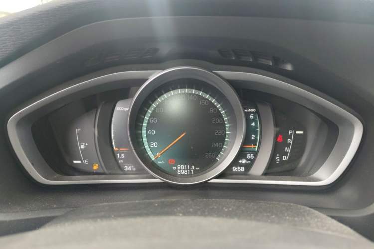 Used Volvo V40 2017 T3 Zhiyi Edition Instrument Cluster