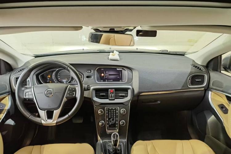Used Volvo V40 2017 T3 Zhiyi Edition Interior 1