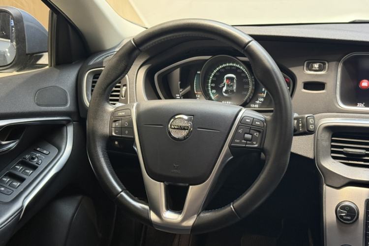Used Volvo V40 2017 T3 Zhiyi Edition Interior 1