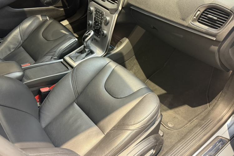 Used Volvo V40 2017 T3 Zhiyi Edition Interior 10