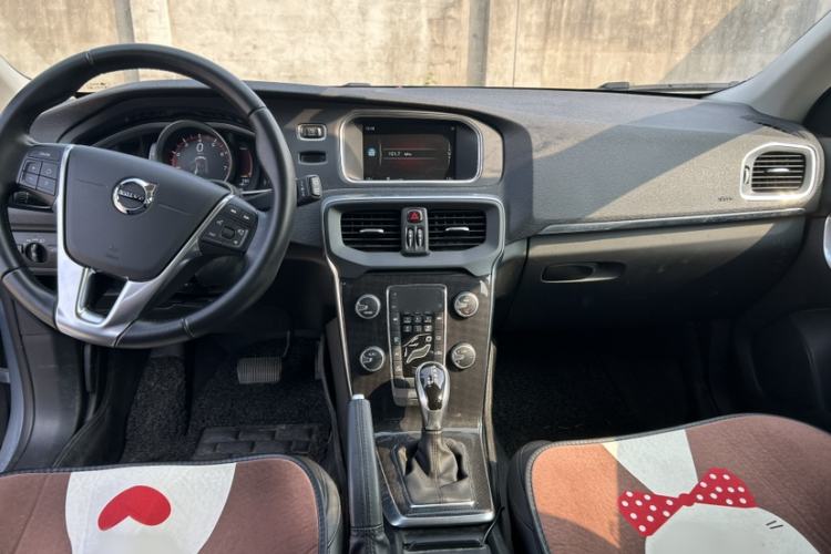 Used Volvo V40 2017 T3 Zhiyi Edition Interior 2