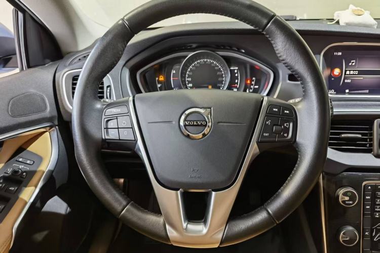 Used Volvo V40 2017 T3 Zhiyi Edition Interior 2