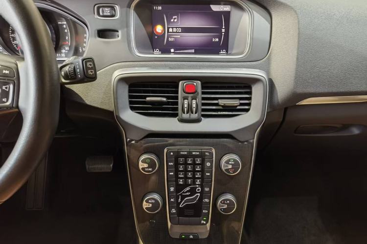 Used Volvo V40 2017 T3 Zhiyi Edition Interior 3