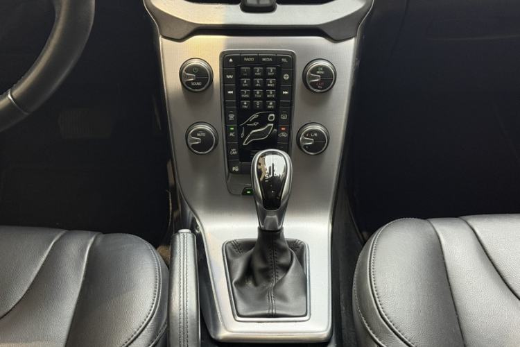 Used Volvo V40 2017 T3 Zhiyi Edition Interior 3
