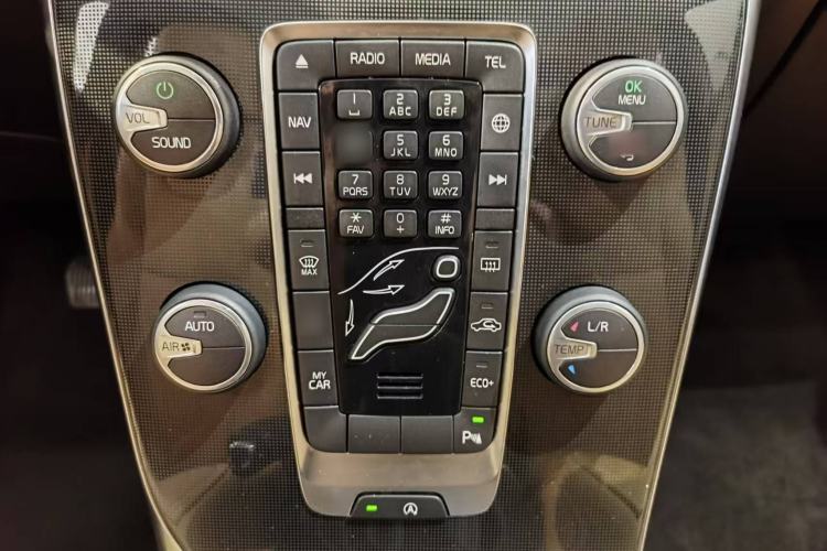 Used Volvo V40 2017 T3 Zhiyi Edition Interior 4