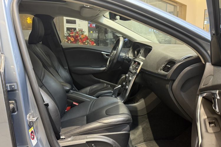 Used Volvo V40 2017 T3 Zhiyi Edition Interior 5