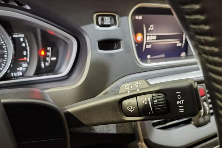 Used Volvo V40 2017 T3 Zhiyi Edition Interior 6