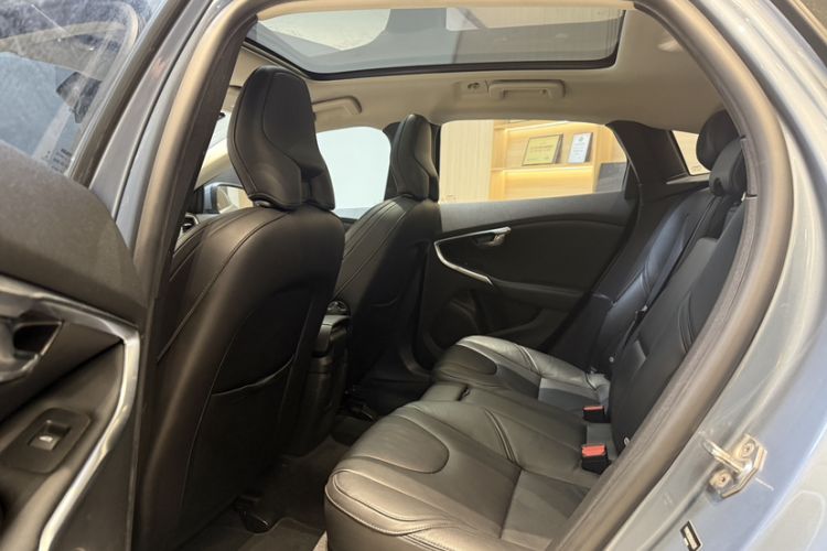 Used Volvo V40 2017 T3 Zhiyi Edition Interior 6