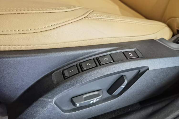Used Volvo V40 2017 T3 Zhiyi Edition Interior 9
