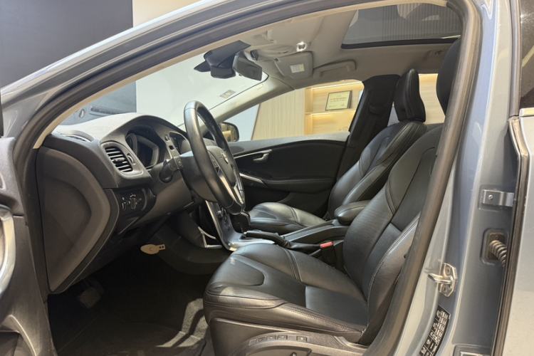 Used Volvo V40 2017 T3 Zhiyi Edition Interior 9