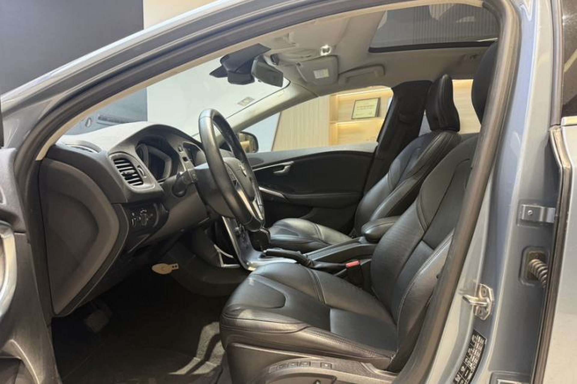 Used Volvo V40 2017 T3 Zhiyi Edition Interior 9
