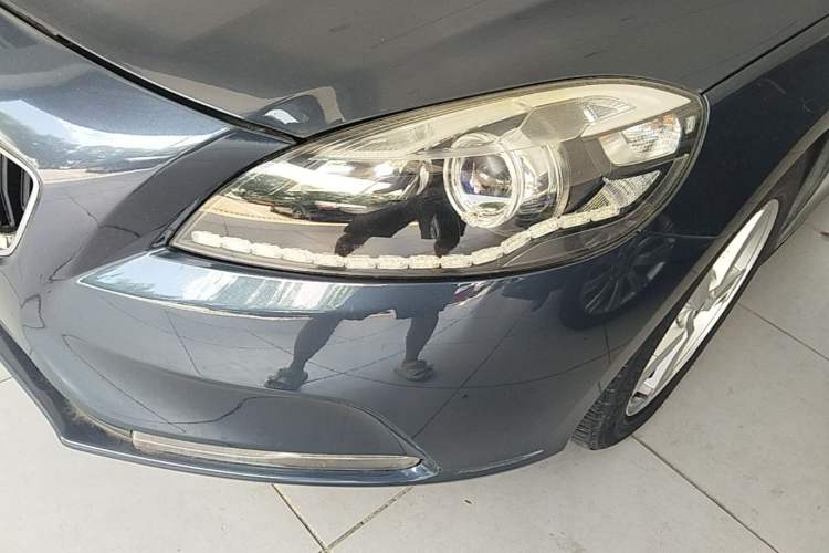 Used Volvo V40 2017 T3 Smart Edition Left Front Headlight
