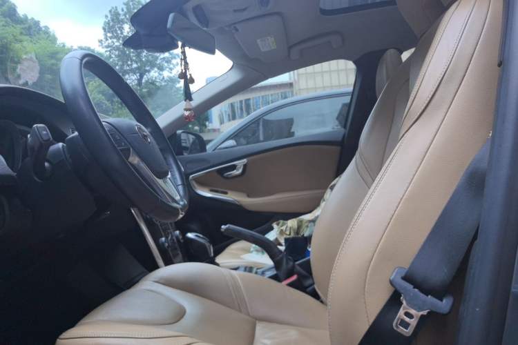 Used Volvo V40 2017 T3 Zhiyi Edition Left Front Seat
