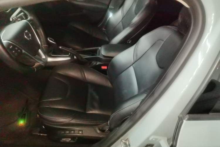 Used Volvo V40 2017 T3 Zhiyi Edition Left Front Seat