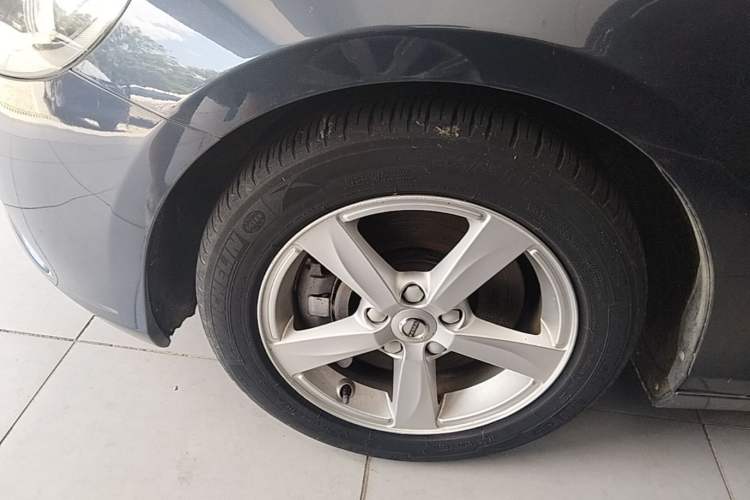 Used Volvo V40 2017 T3 Smart Edition Left Front Wheel Hub