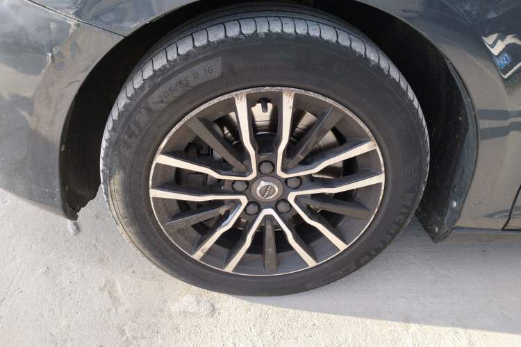 Used Volvo V40 2017 T3 Zhiyi Edition Left Front Wheel Hub