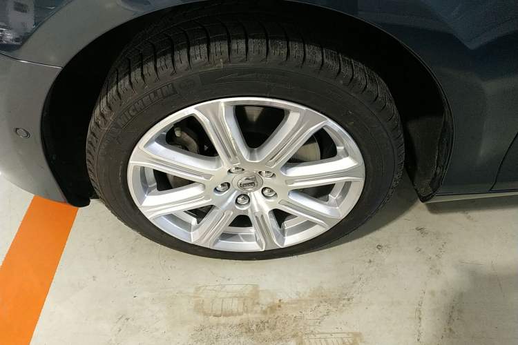 Used Volvo V40 2017 T3 Zhiya Edition Left Front Wheel Hub