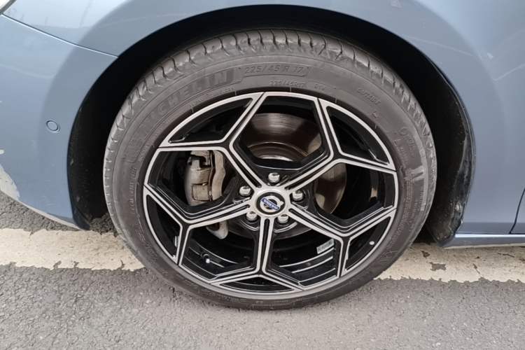 Used Volvo V40 2017 T3 Zhiya Edition Left Front Wheel Hub