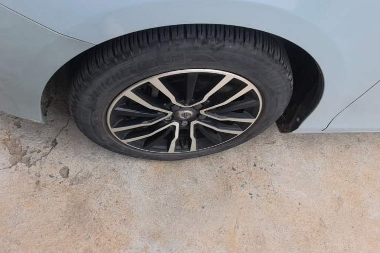 Used Volvo V40 2017 T3 Zhiyi Edition Left Front Wheel Hub