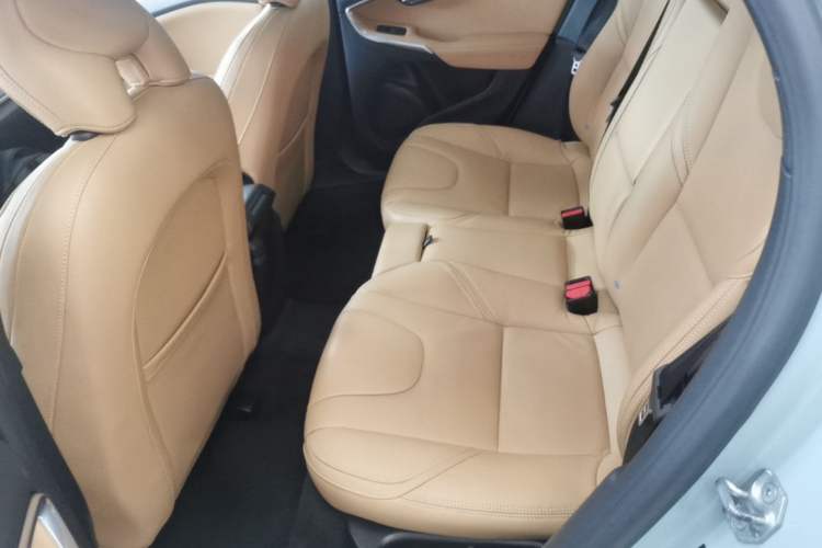 Used Volvo V40 2017 T3 Zhiyi Edition Left Rear Seat