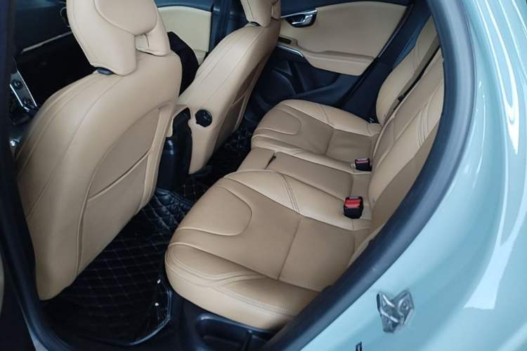 Used Volvo V40 2017 T3 Zhiya Edition Left Rear Seat