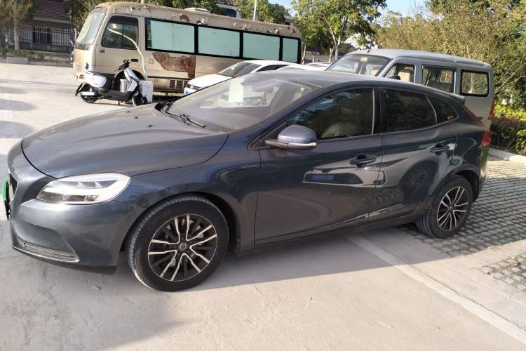 Used Volvo V40 2017 T3 Zhiyi Edition Left Side