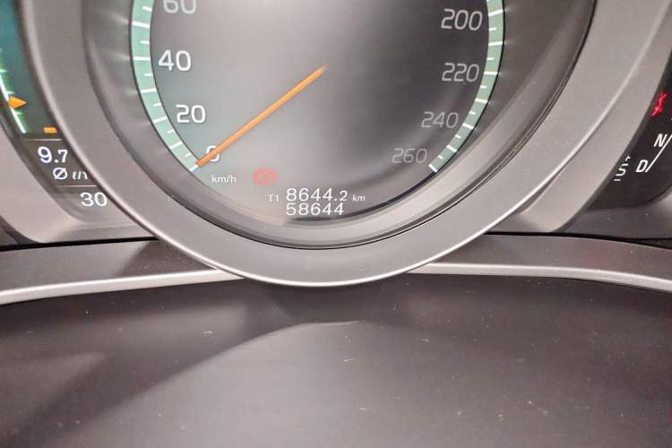 Used Volvo V40 2017 T3 Zhiyi Edition Odometer Close Up