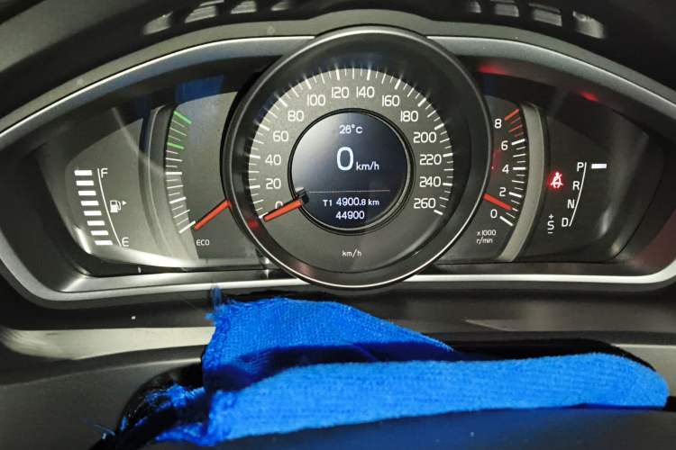 Used Volvo V40 2017 T3 Smart Edition Odometer Close Up