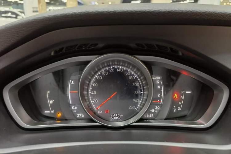 Used Volvo V40 2017 T3 Zhiyi Edition Odometer Close Up